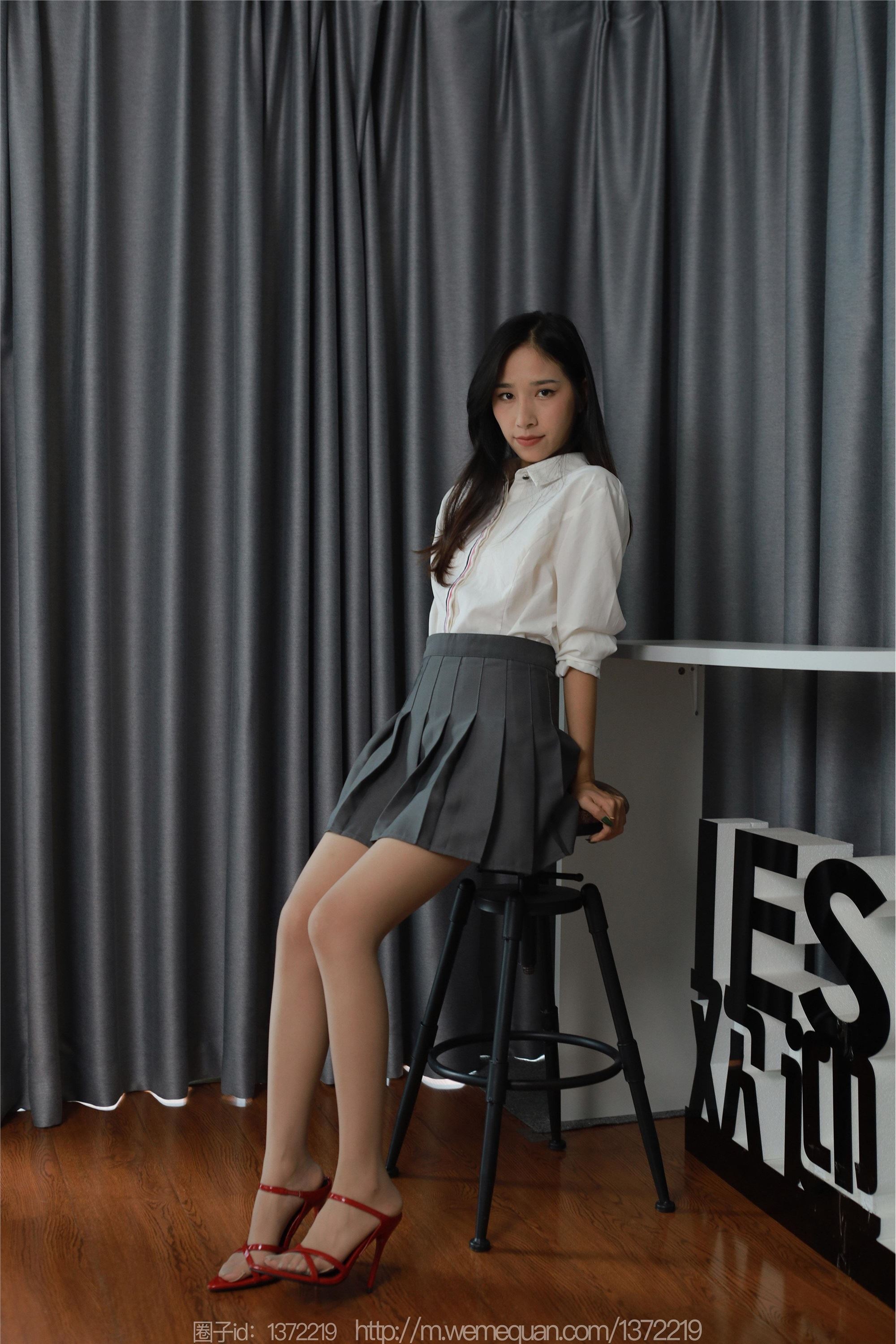 IESS异思趣向  2023.08.29 丝享家 1519 美子《俏皮百褶裙》